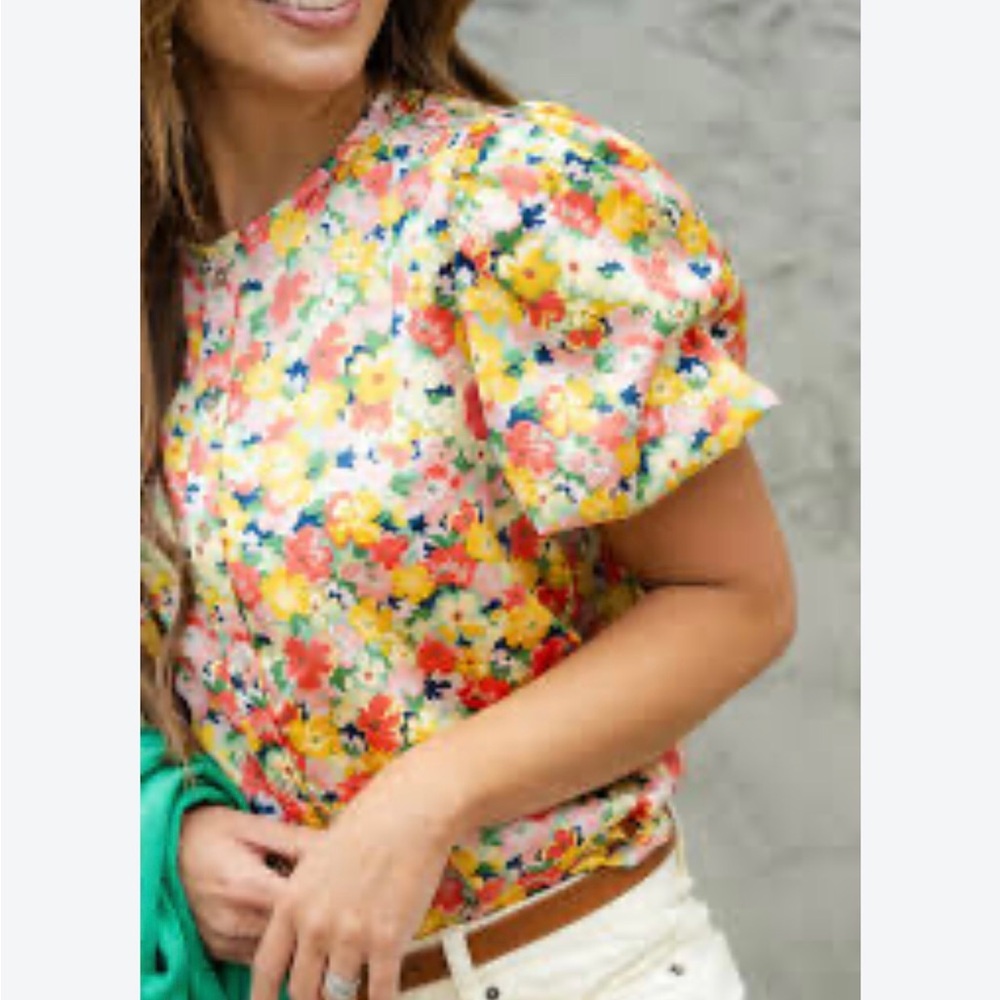 Betsey’s Boutique Shop Floral Puff-Sleeve Top Blouse Boho Fall Satin